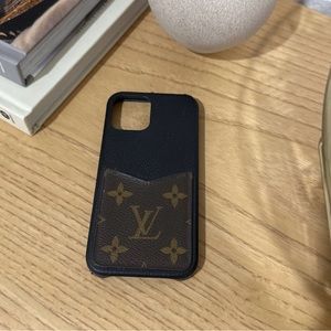 100% Authentic Louis Vuitton Iphone 12/12 Pro Case With Dust Bag